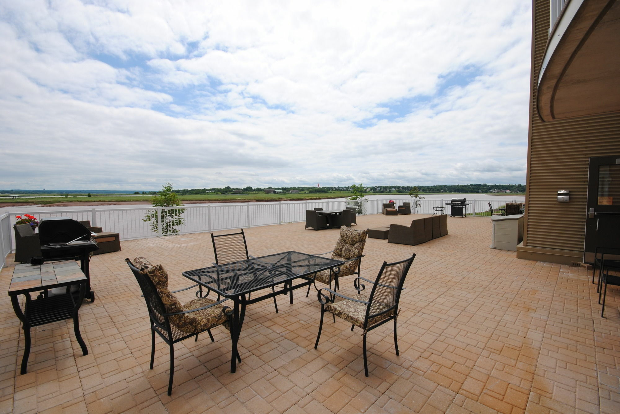 Premiere Suites Moncton Extérieur photo